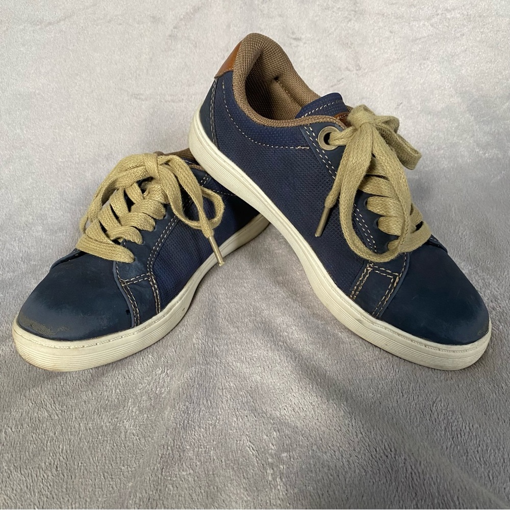 Boys size 1 Casual Shoe